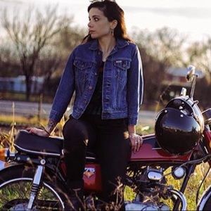 Meet your Posher, Caitlin